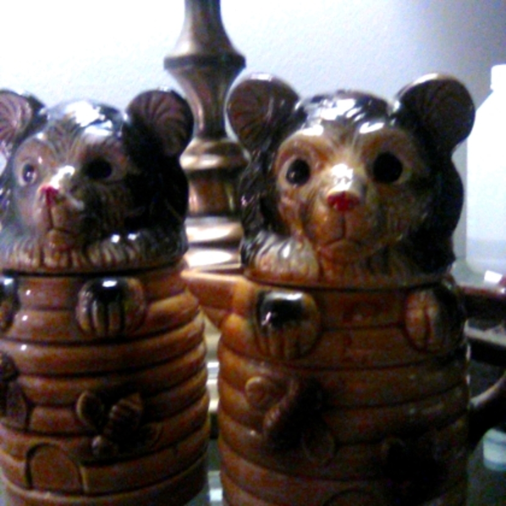 Adorable salt and pepper sugar and creamer bears